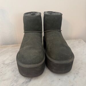 Women's Suede mini platform UGG boots green